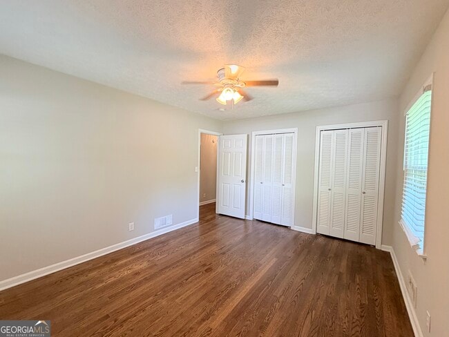 Building Photo - 1140 Azalea Cir NE