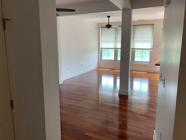 Building Photo - 55 Mallory Ave