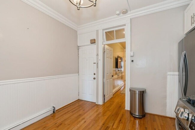 Building Photo - 167 Christopher Columbus Dr