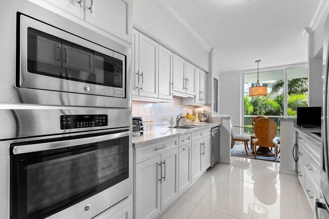 Building Photo - 500 SE Mizner Blvd