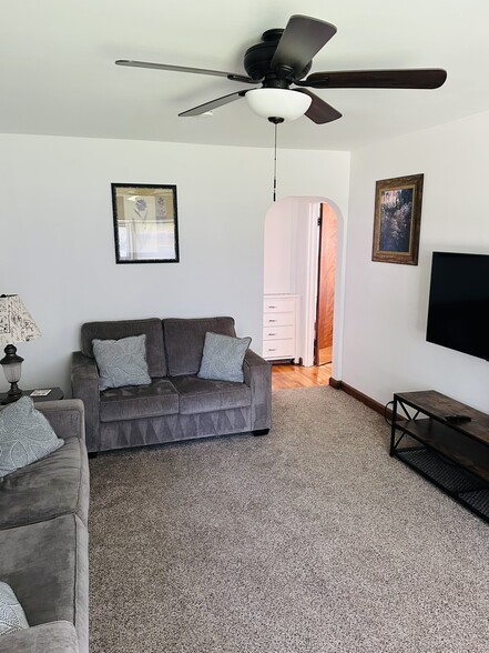 Living room - hardwood floors - N49W5593 Portland Rd