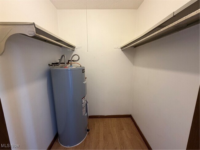 Building Photo - 4107 Orchard Dale Dr NW