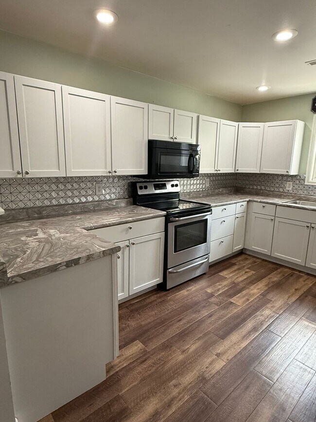 Building Photo - Charming 4-Bed, 2.5-Bath Home with Stylish...