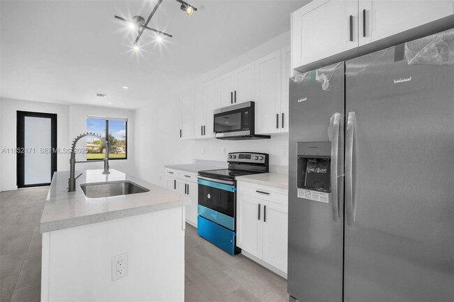 Building Photo - 309 NW 7th Ct