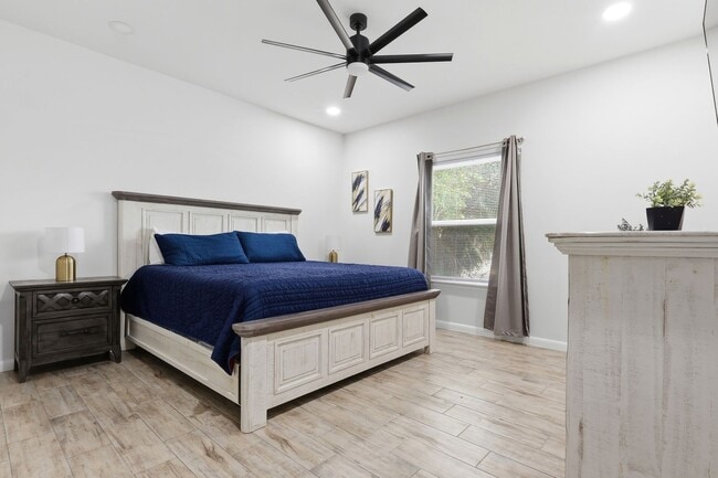 Building Photo - 1809 Pease St