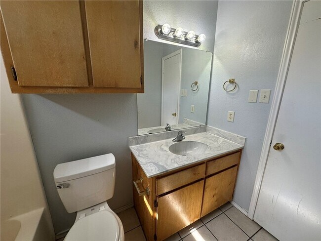 Building Photo - 2189 Spring Park Dr