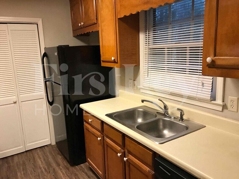 Building Photo - 9129 Village Dr NW