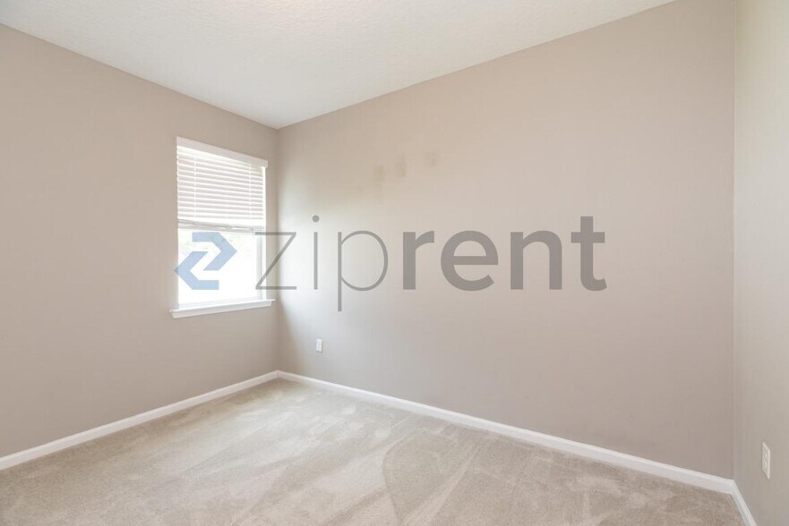 Building Photo - Unit