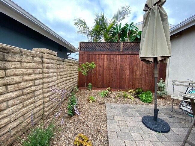 Building Photo - Bright and Spacious 2 Bed/1.5 Bath South O...