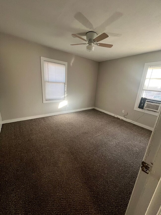 Building Photo - Southside Home