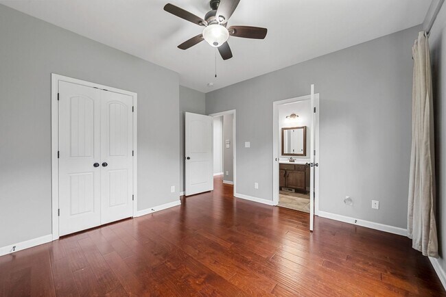 Building Photo - Pet Friendly Four Bedroom!