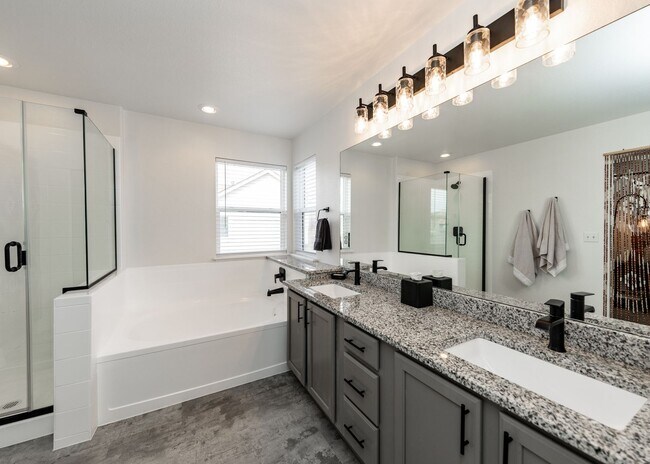 Building Photo - Beautiful 4 Bedroom Home in North Gate D20