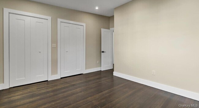 Building Photo - 67 Maple Ave