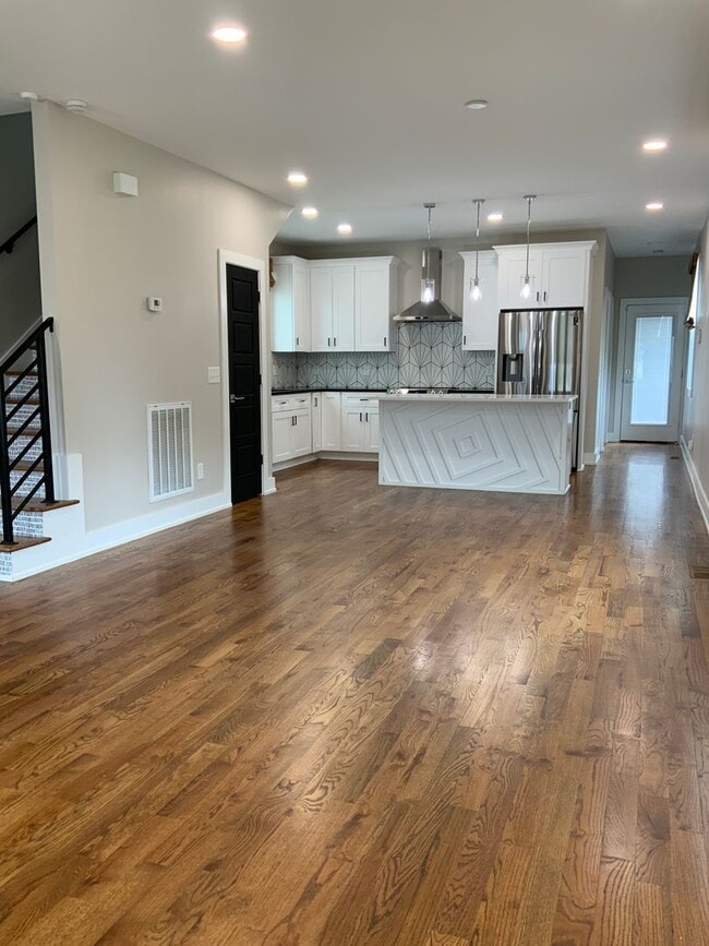 Building Photo - charming 3 bedroom, 3 bathroom home locate...