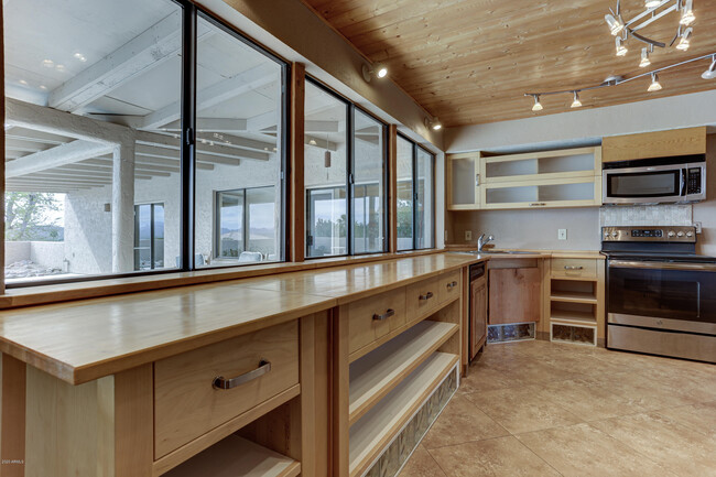 Building Photo - 17137 E Rand Dr