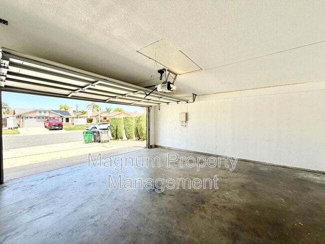 Building Photo - 29677 Woodlands Ave