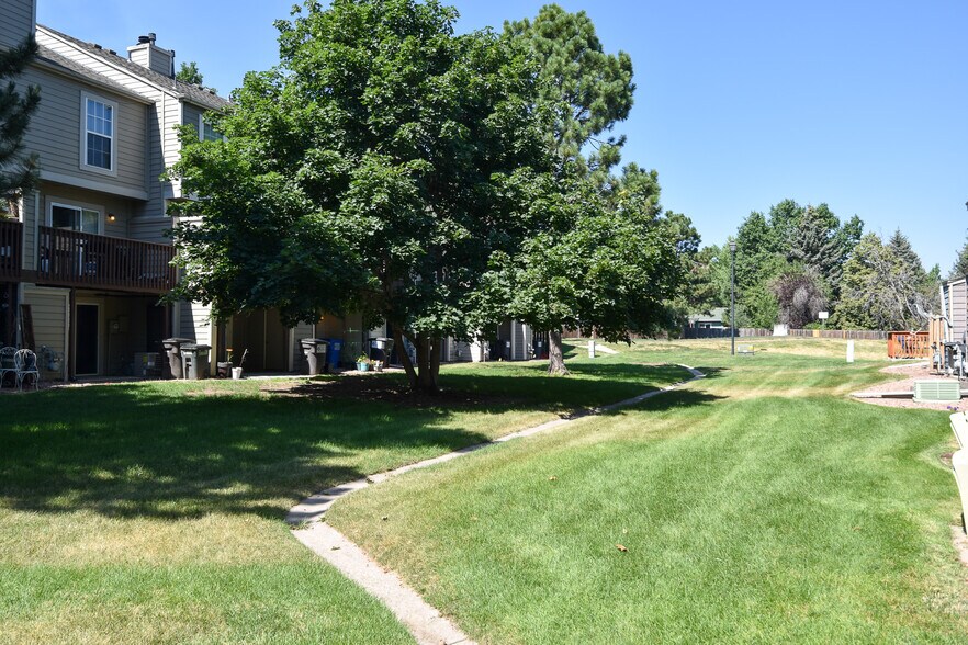 Backyard view with a trail into Palmer Park! - 3509 Queen Anne Way