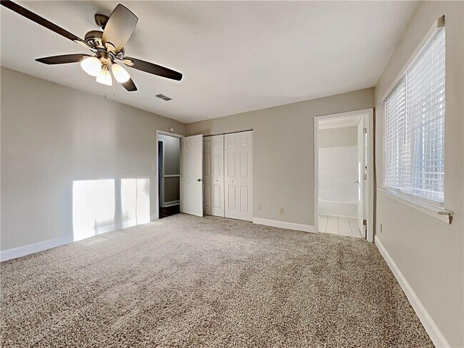 Building Photo - 968 Country Oaks Ct