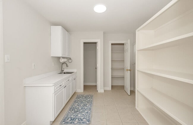 Building Photo - 4119 Pembrooke Way Dr