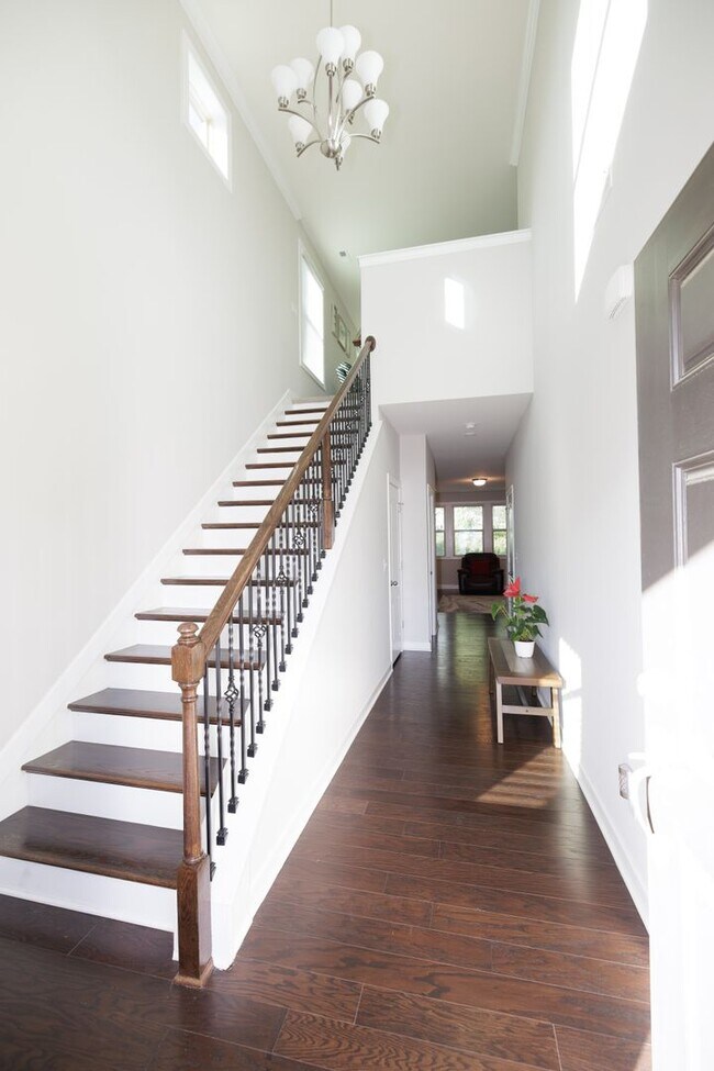 Building Photo - Spacious & Stylish Meritage Home with Sunr...