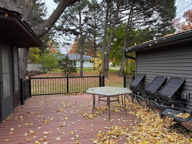 Building Photo - Beautiful 4-Bedroom, 2-Bathroom Home in Ed...