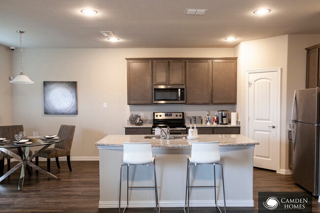 Building Photo - 1447 Streamside Dr