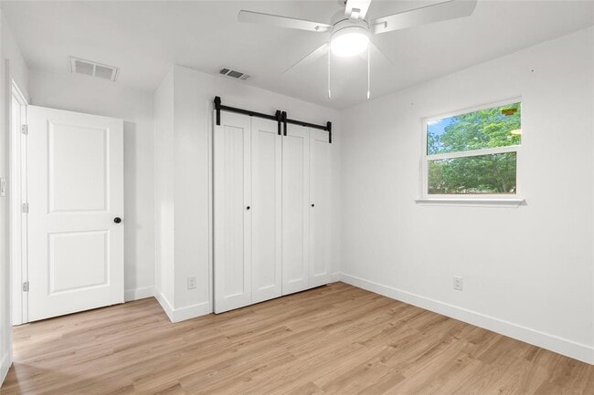Building Photo - 409 Ave R