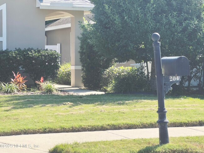 Building Photo - 204 Candlebark Dr