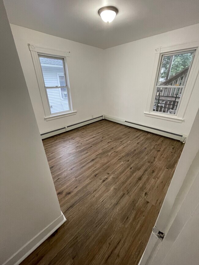 Building Photo - 260 Sheridan St