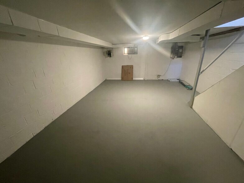 Large Storage Basement - 268 Fort Lee Rd