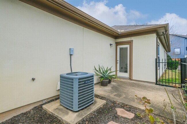 Building Photo - 3521 Clearview Cir