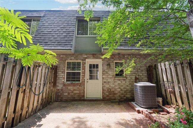 Building Photo - 121 Rondak Cir