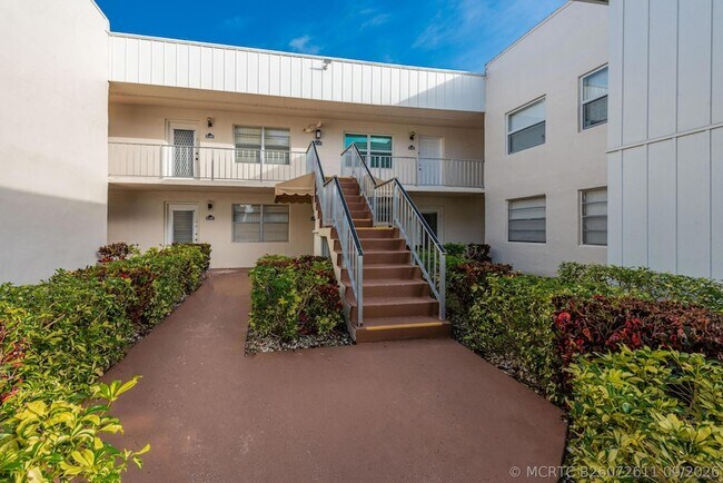 Building Photo - 108 Normandy Ln