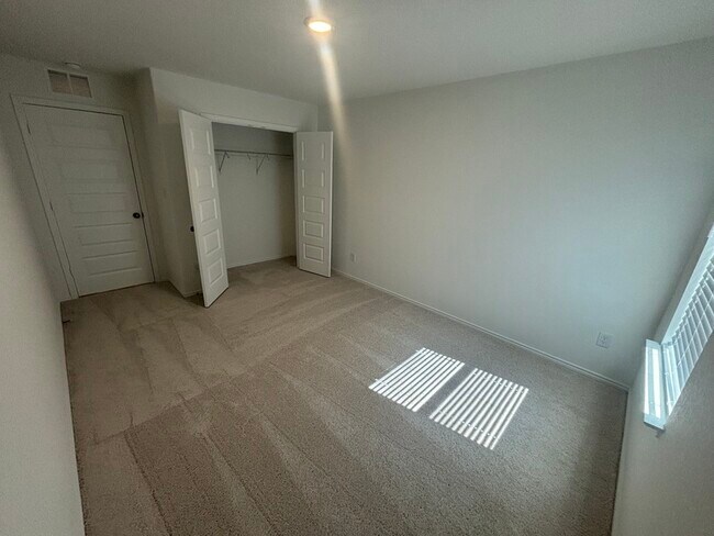 Building Photo - 148 Acorn Cir