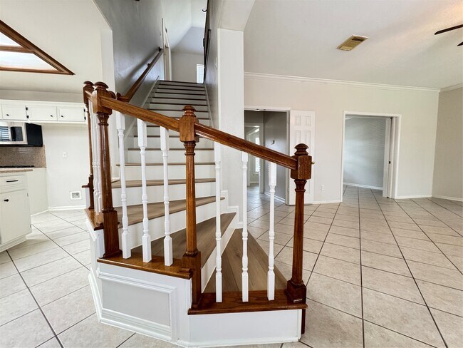 Building Photo - 6926 Hearthside Dr