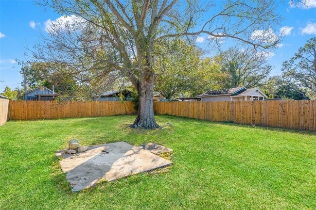 Building Photo - 4606 W Paxton Ave