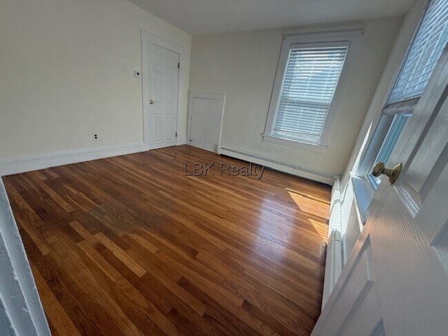 Building Photo - 47 Myrtle St