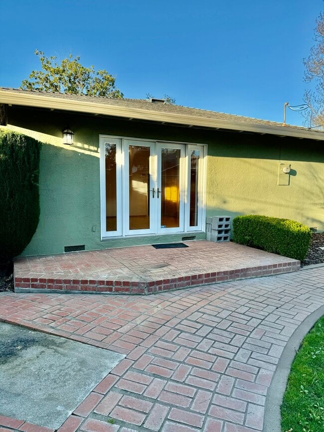 Building Photo - 4214 Zephyr Way