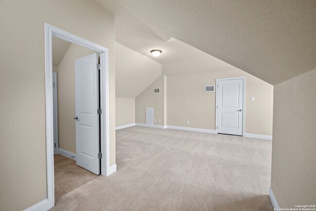 Building Photo - 723 Viento Point