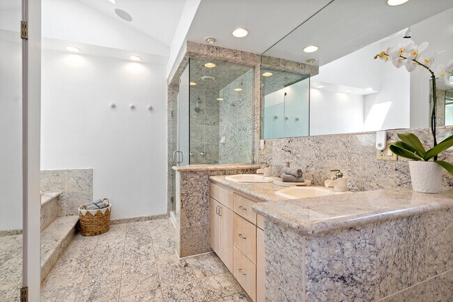 Master Bathroom - 4557 Don Milagro Dr