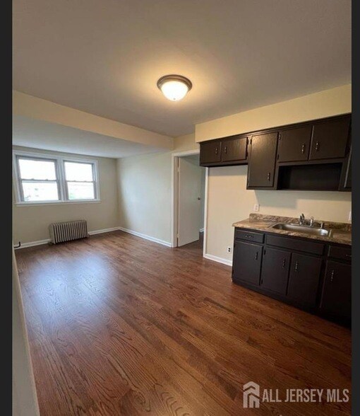 Building Photo - 1061 King Georges Post Rd