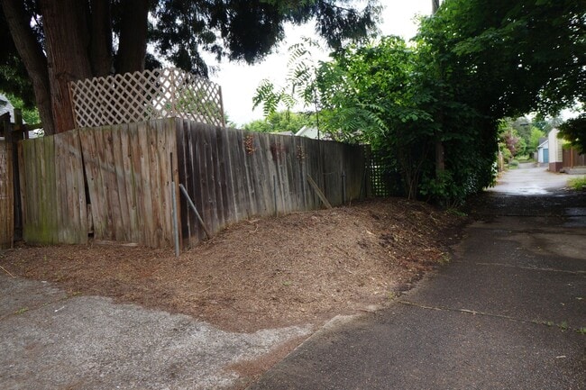 Building Photo - NE Portland Alberta Arts 3-bedroom Bungalow - APPLICATION PENDING