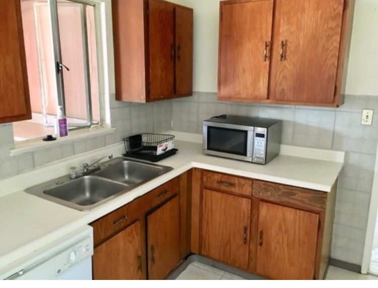 Building Photo - 4640 Clairemont Dr