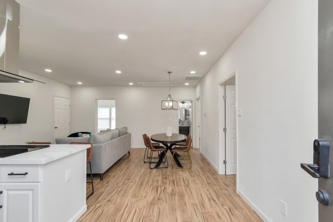 Building Photo - 1812 Wheeler Ave