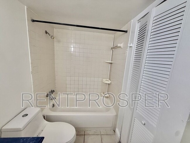 Building Photo - 938 N Lake Destiny Rd