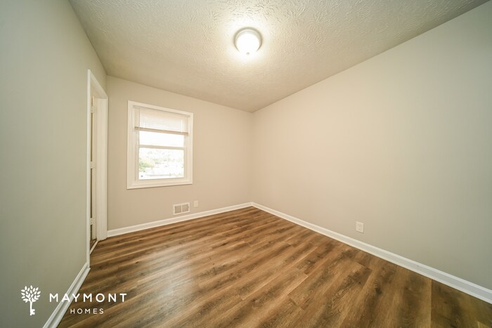 Building Photo - 2948 Medina Dr