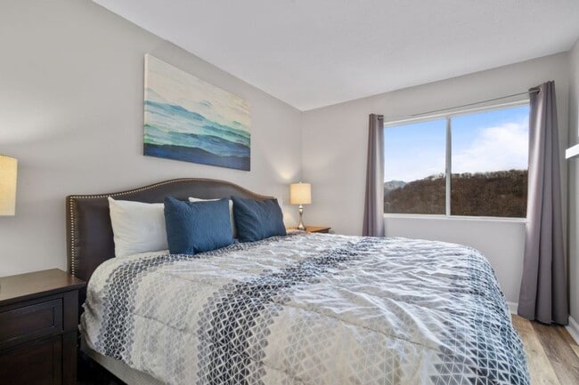 Building Photo - Modern Fully Furnished Home with Stunning ...