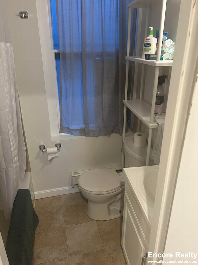 Building Photo - 115 Salem St