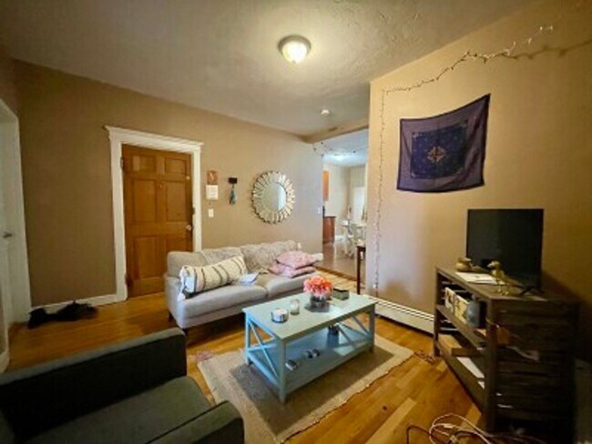Building Photo - 5 Bed 2 Bath - Allston - 9/1