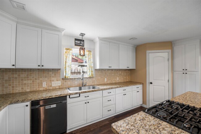 Building Photo - 13114 Pantano Dr